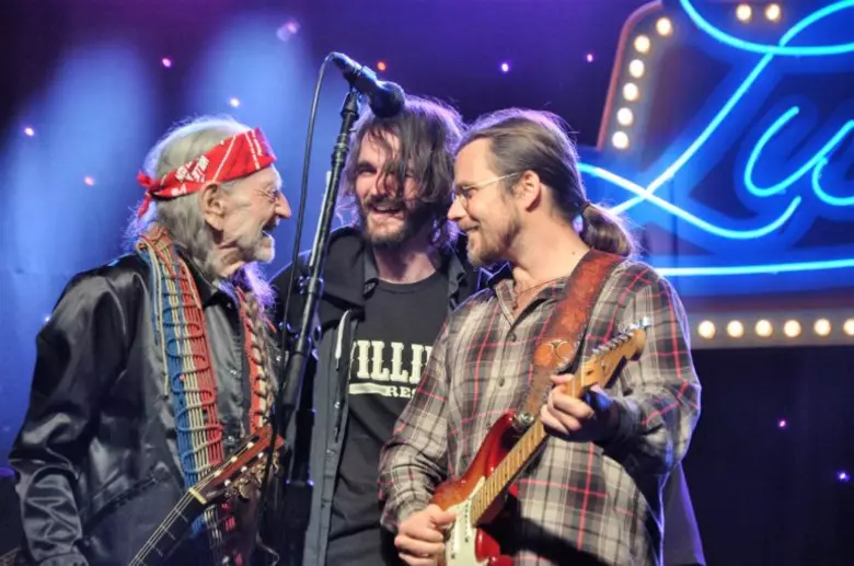 Willie Nelson, Lukas Nelson, Micah Nelson – Can I Sleep In Your Arms